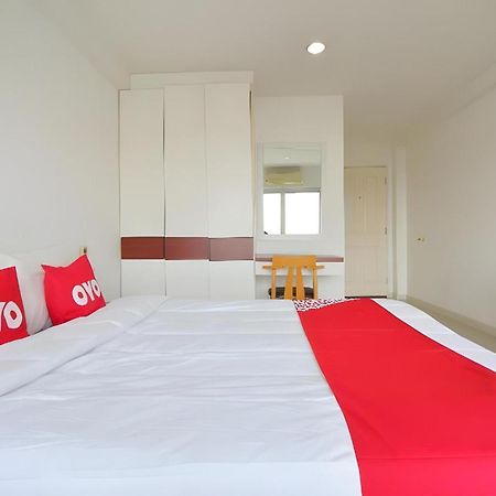 Super Oyo 498 Ladawan Villa Bangkok Exteriör bild
