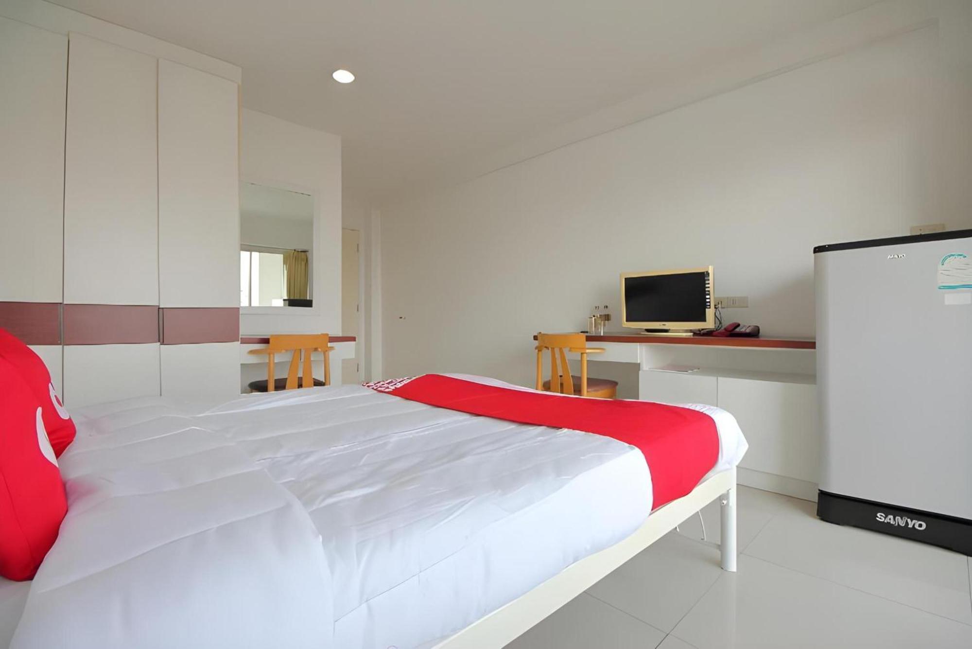 Super Oyo 498 Ladawan Villa Bangkok Exteriör bild