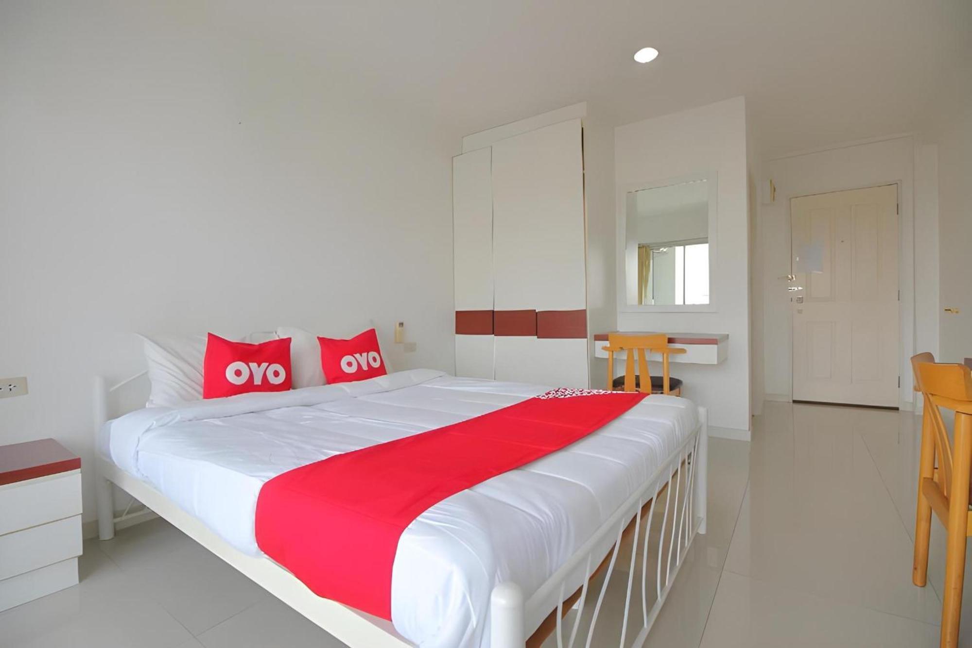 Super Oyo 498 Ladawan Villa Bangkok Exteriör bild