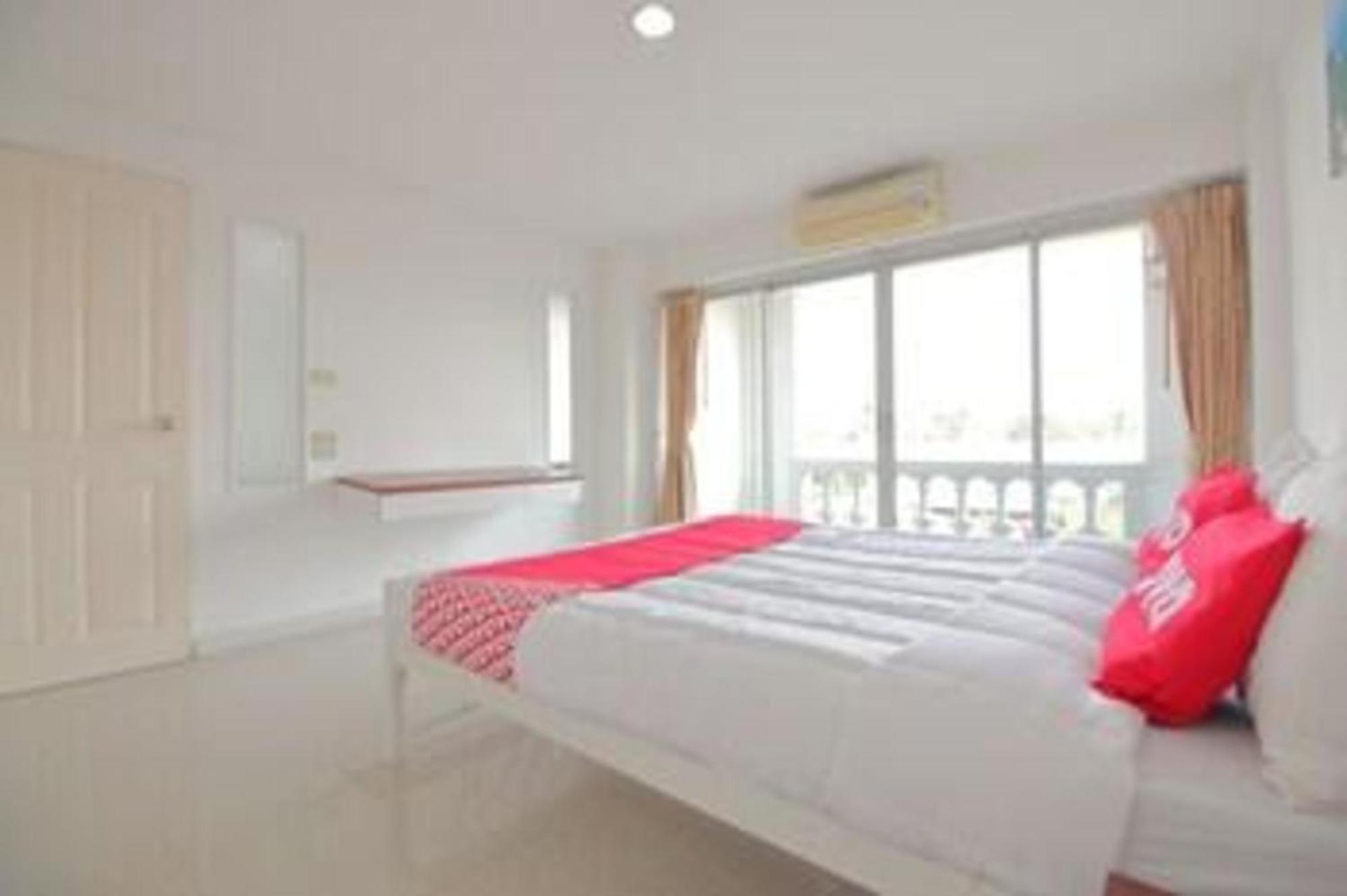 Super Oyo 498 Ladawan Villa Bangkok Exteriör bild