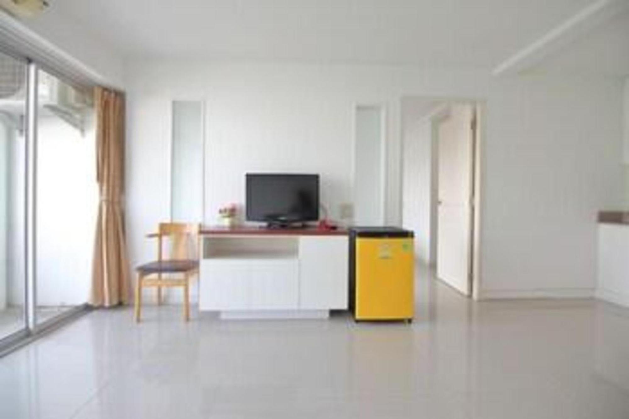 Super Oyo 498 Ladawan Villa Bangkok Exteriör bild