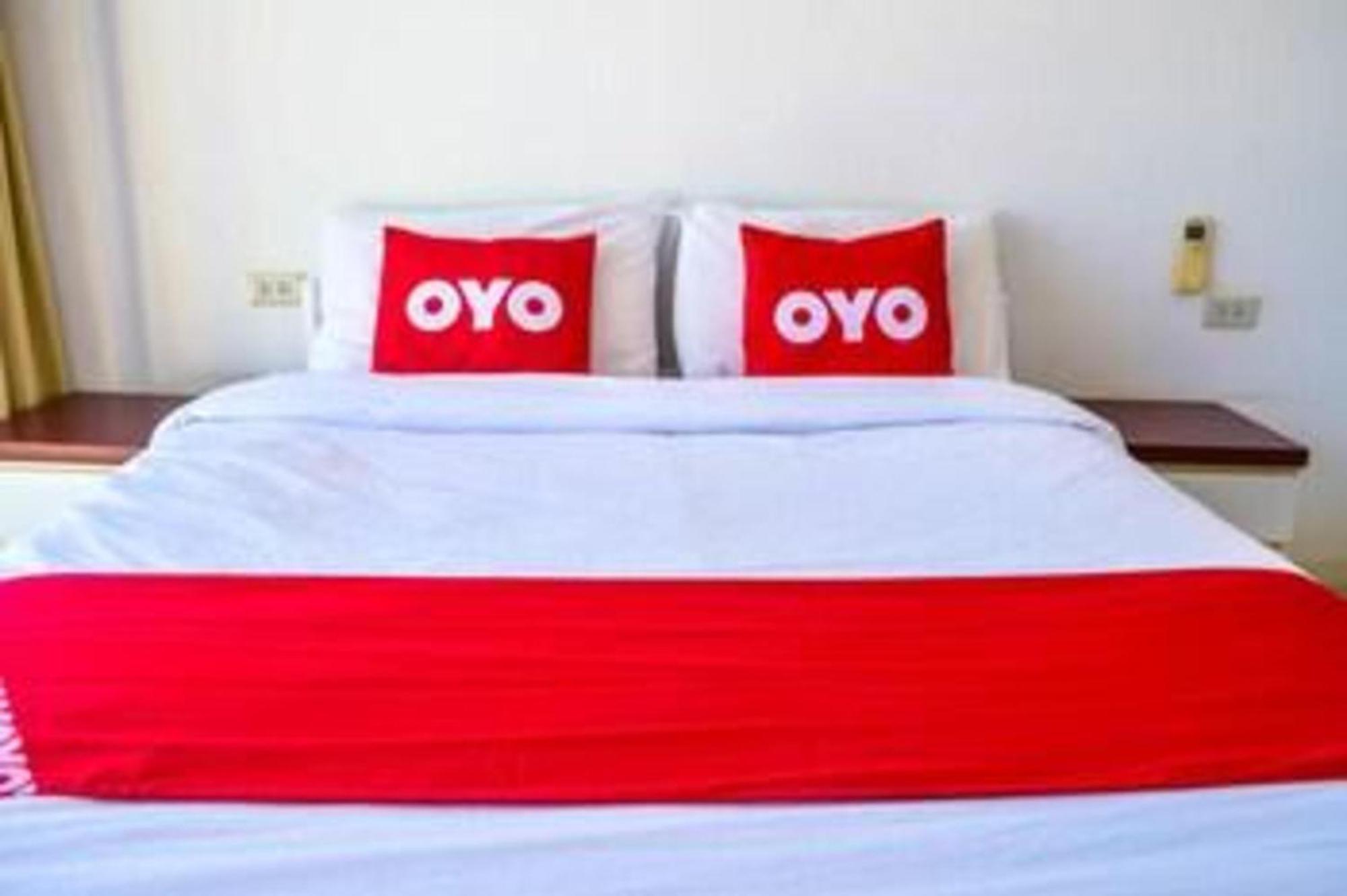 Super Oyo 498 Ladawan Villa Bangkok Exteriör bild