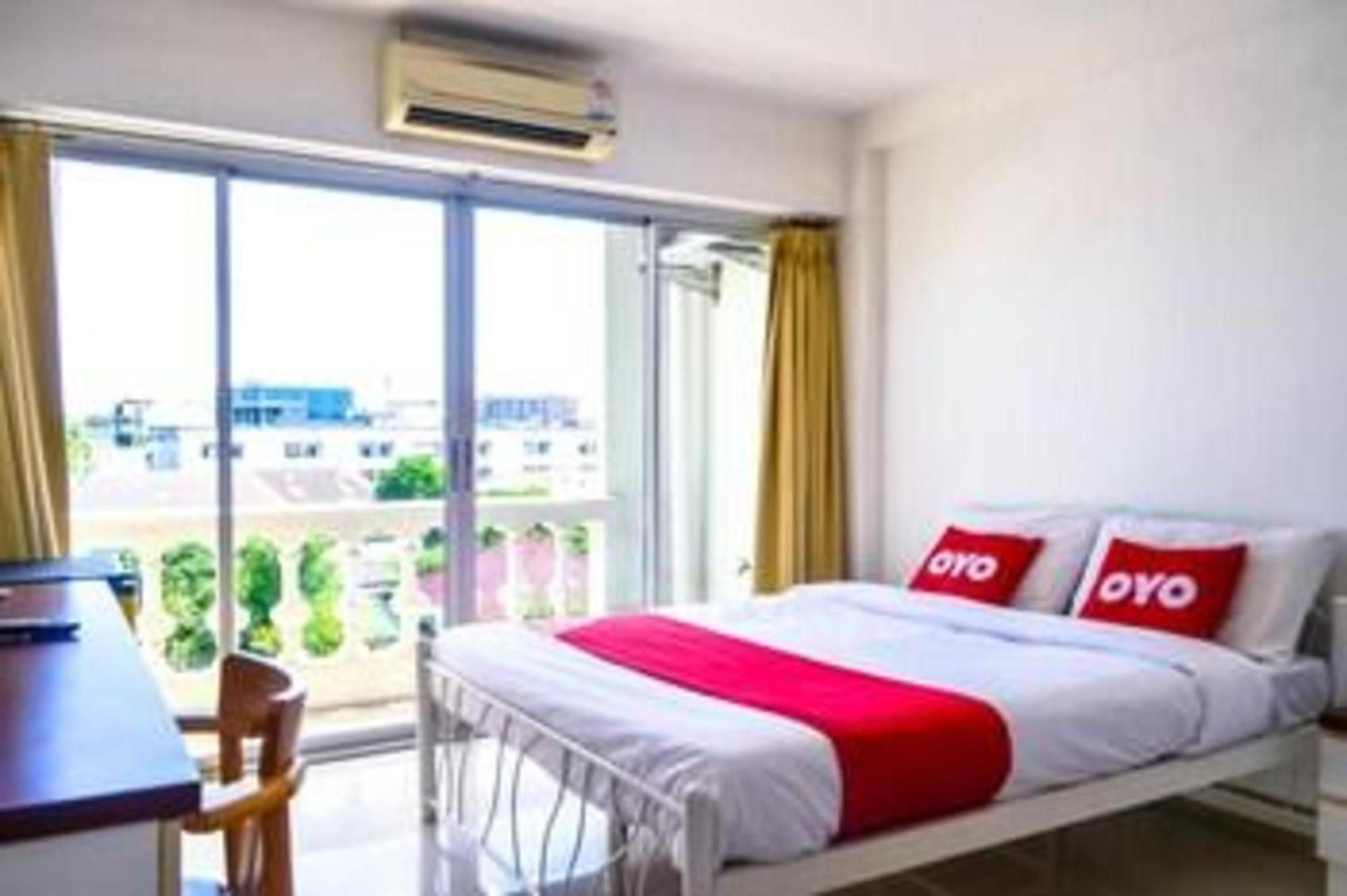 Super Oyo 498 Ladawan Villa Bangkok Exteriör bild