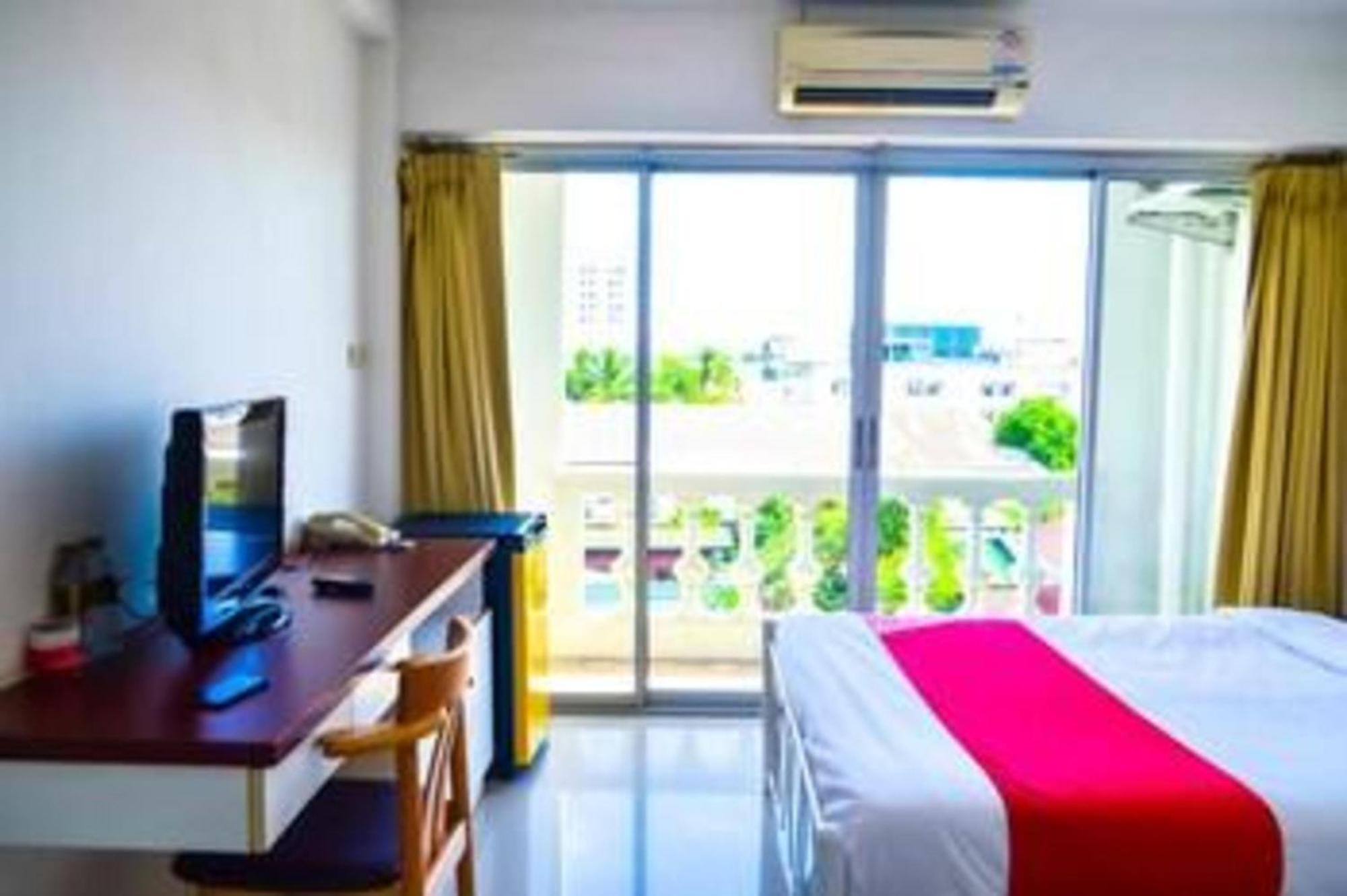 Super Oyo 498 Ladawan Villa Bangkok Exteriör bild