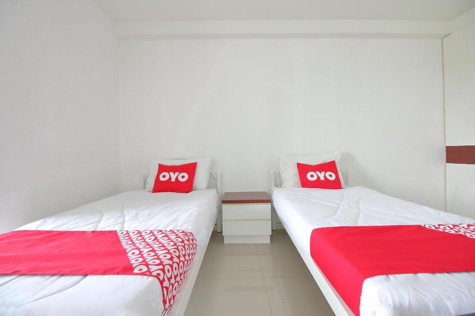 Super Oyo 498 Ladawan Villa Bangkok Exteriör bild