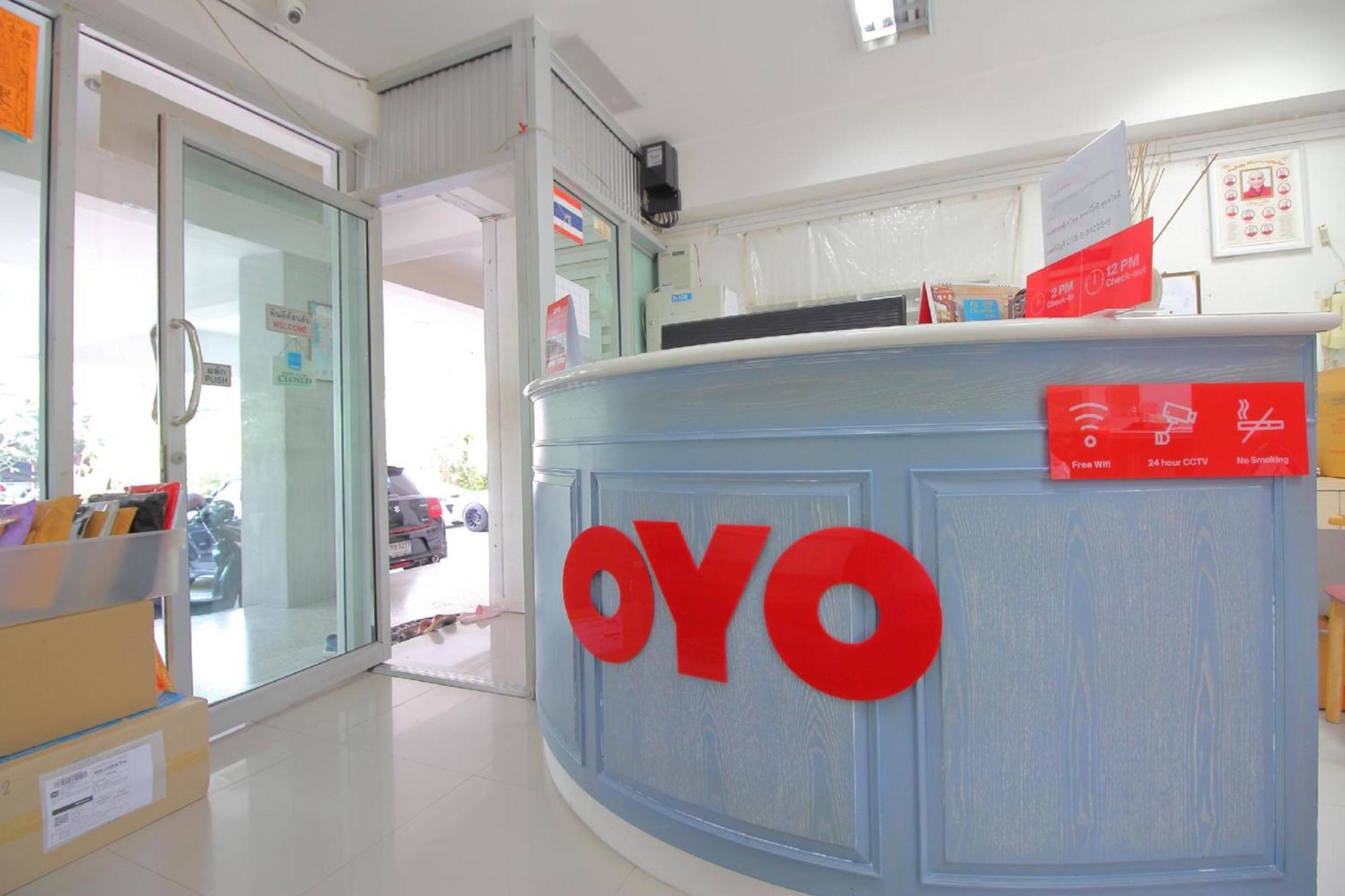 Super Oyo 498 Ladawan Villa Bangkok Exteriör bild