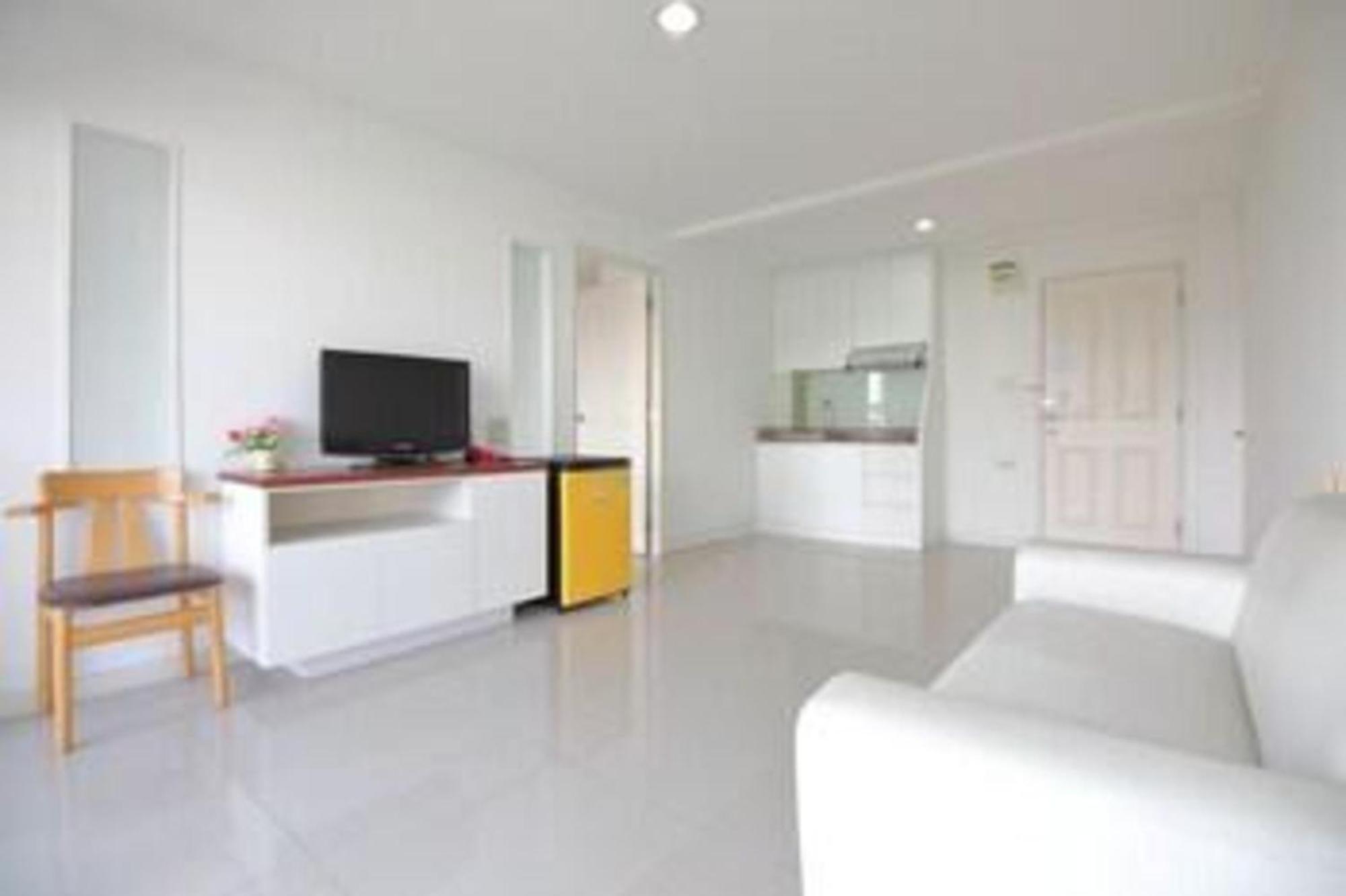 Super Oyo 498 Ladawan Villa Bangkok Exteriör bild
