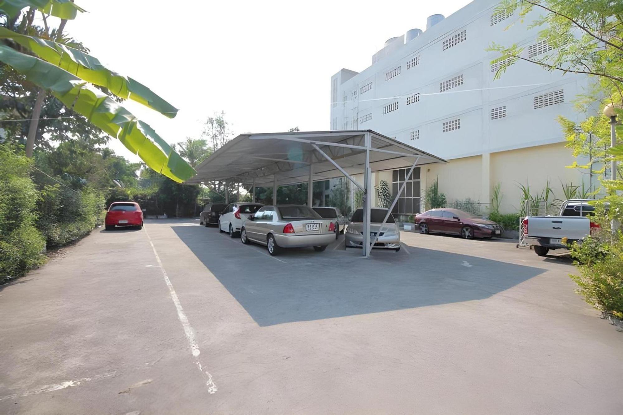 Super Oyo 498 Ladawan Villa Bangkok Exteriör bild