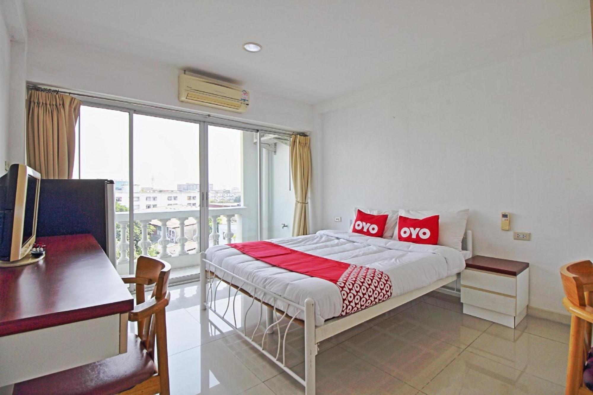 Super Oyo 498 Ladawan Villa Bangkok Exteriör bild